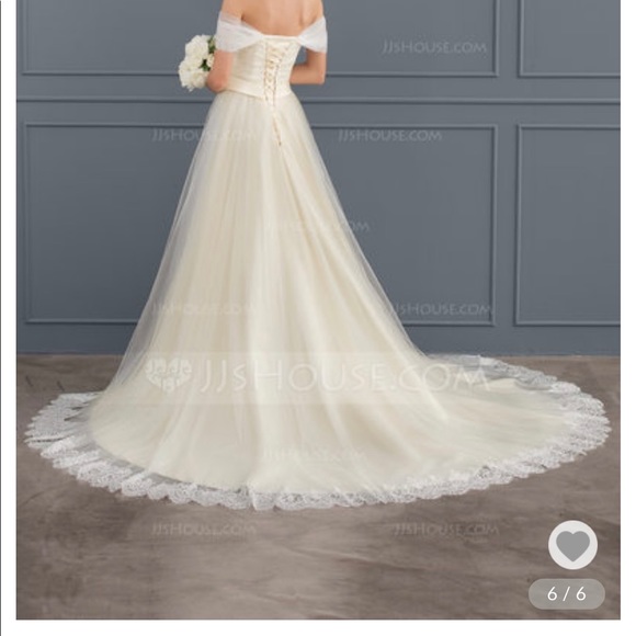 Brand new wedding gown - Picture 3 of 5